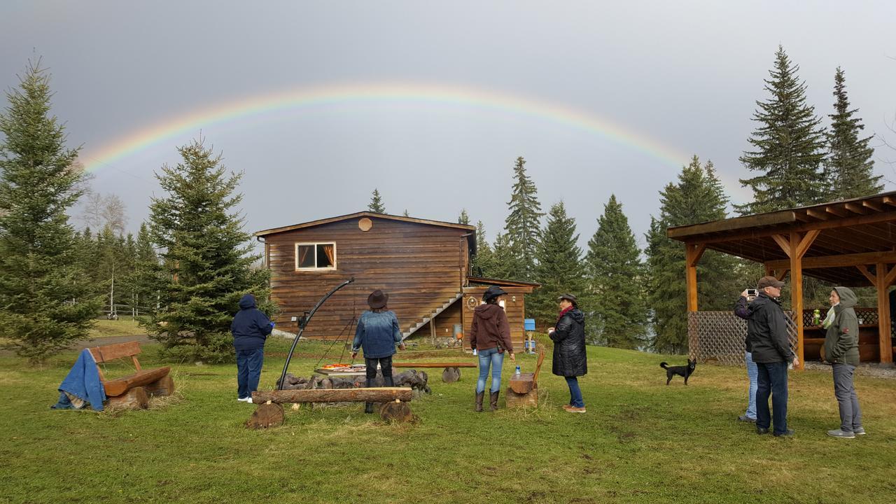 Bridge Lake Wettstone Guest Ranch B&B 외부 사진