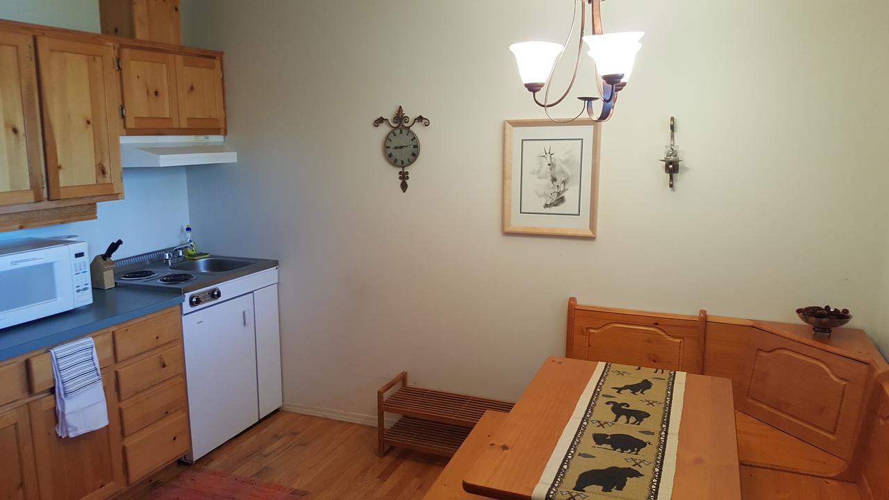 Bridge Lake Wettstone Guest Ranch B&B 외부 사진