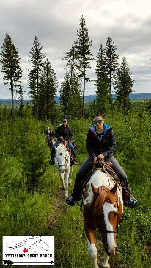 Bridge Lake Wettstone Guest Ranch B&B 외부 사진